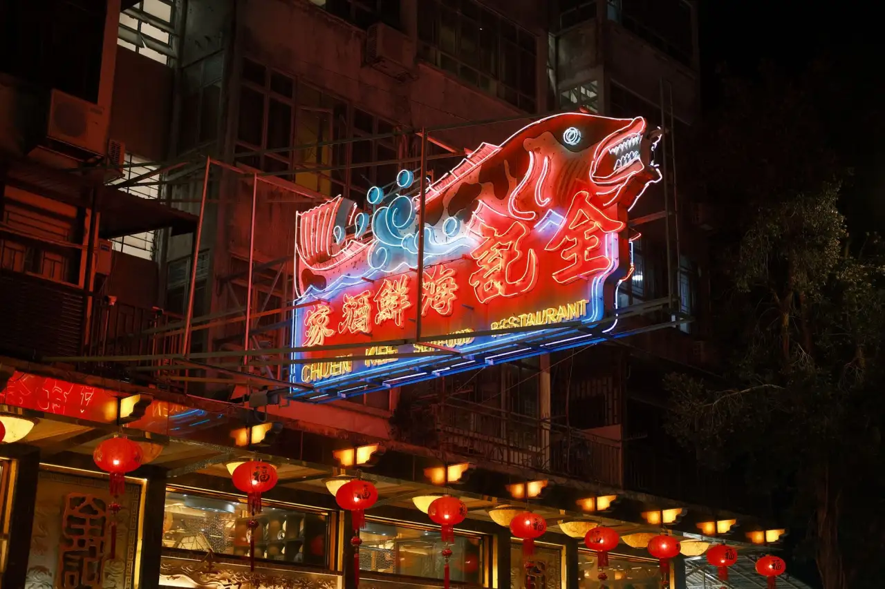 智能插座与智能摄像头联动方案：成都中小型企业办公场景的轻量化部署实践